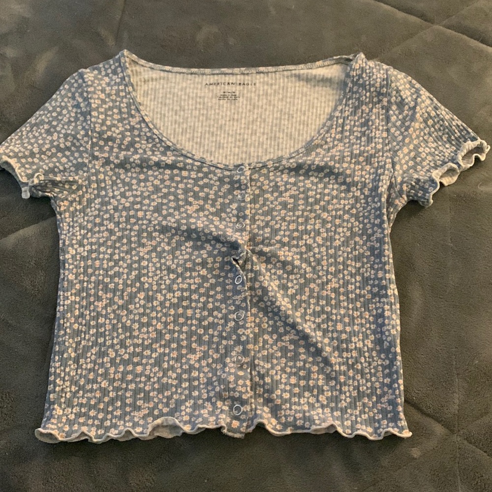 American eagle button up lettuce trim floral tee size medium